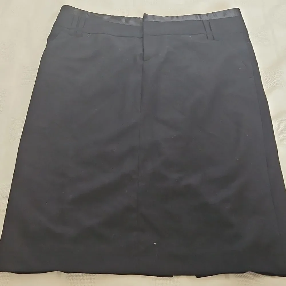 Zara Black Pencil Skirt Sleek Design - Picture 3 of 16